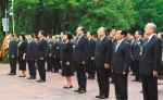 重庆举行烈士纪念日向烈士墓敬献花篮仪式 - 人民政府