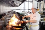清华大饭店的行政总厨为重庆第一次捧回了中国厨艺界最高奖 - 华龙网
