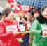 重庆涪陵蔺市红酒小镇举办端盘子竞走比赛 - 华龙网