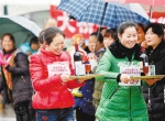 重庆涪陵蔺市红酒小镇举办端盘子竞走比赛 - 华龙网