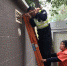 2岁幼童被困公厕嚎啕大哭 警民联手紧急解救 - 公安厅