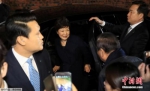 当地时间3月12日，朴槿惠离开青瓦台，返回往位于首尔三成洞的私邸。 - 重庆新闻网