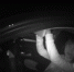 惊险！女司机才拿驾照独自上高速 超车道停车接电话 - 重庆晨网