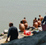 气温29度，重庆最后一块民间裸泳池现众多裸泳男 - 重庆晨网
