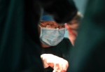 重庆第一“网红”外科医生 百万人看他直播，梦想未来不动手术刀 - 重庆晨网
