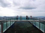 世界最长悬挑空中玻璃走廊在重庆诞生！这么多玻璃景观你都去过吗？ - 重庆晨网