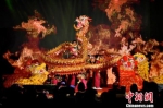 17日晚开幕式上的舞龙、舞狮表演。陈文 摄 - 重庆新闻网