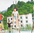 骑竹马——留守儿童的暑假生活 - 重庆新闻网