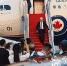 加拿大总督戴维·约翰斯顿今日抵达重庆江北国际机场，开始对中国的访问。周毅摄 华龙网发.jpg - 重庆晨网