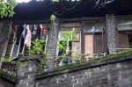 大礼堂背靠着的小山堡 曾是沈钧儒、茅盾等历史名人的居住活动地 - 重庆晨网