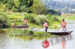 重庆首个民间河长 与他的两公里河段 - 华龙网