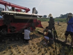 图为江津电视台在拍摄采访 - 农业机械化信息