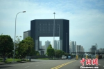 重庆一高楼的造型像“门”下半部分是空心 - 重庆晨网