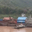长江一货轮倾斜 二十多个集装箱掉落水中损失惨重 - 重庆晨网
