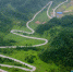 重庆公路奇观 陡峭山壁上悬挂“45道拐” - 重庆晨网