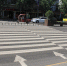 重庆万盛街头现左右分道式人行横道 过马路分流更安全 - 重庆晨网