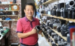 重庆有个相机界“华佗”37年修了近8万台胶片相机 - 重庆晨网