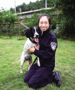 女硕士警官和她的搜爆犬阿蛮：我们谁也离不开谁 - 重庆晨网