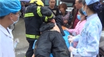 5脱困之后，男子被送往医院接受治疗。合川消防供图  华龙网发.jpg - 重庆晨网