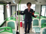 老人乘公交车突发重病生命垂危 好心司机和一车乘客救了她 - 重庆晨网