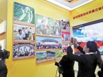 重庆市代表团参观“砥砺奋进的五年”大型成就展 - 重庆新闻网
