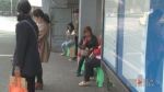 公交站台多了一批小凳子 背后的故事暖人心 - 重庆晨网