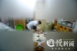 江津这个老厨师做的芝麻圆子传承了200多年 一天可卖4800个 - 重庆晨网