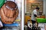 江津这个老厨师做的芝麻圆子传承了200多年 一天可卖4800个 - 重庆晨网