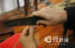 四代传承，做油纸扇的“扇子爷”家藏九把刀…… - 重庆晨网