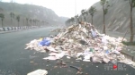 新建的公路成了垃圾场 - 重庆晨网