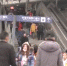 交通枢纽自动扶梯“提前放假”，市民感叹：上下百级步梯好难爬 - 重庆晨网