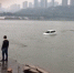 又一辆越野车沉入江中，年轻男子弃车逃生 - 重庆晨网