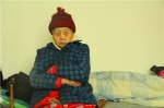 六个子女个个孝，112岁老母亲走到哪儿都牢牢攥住孩子的手 - 重庆晨网