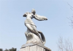 重庆长江大桥雕塑复制品亮相市文联 - 重庆晨网