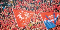 　　三月十七日，重庆斯威主场大胜江苏苏宁，重庆球迷呐喊助威。 - 重庆新闻网
