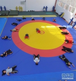 （图片故事）（10）乡村中学里的摔跤班 - 新华网