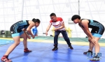 （图片故事）（4）乡村中学里的摔跤班 - 新华网