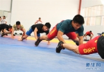 （图片故事）（3）乡村中学里的摔跤班 - 新华网