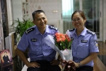 重庆55岁女侦查员即将退休仍在巡逻，曾是县局首位配枪女警 - 公安厅