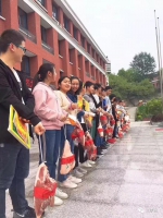 金“膀”题名？重庆一中学给二诊高分学生发猪腿 - 重庆晨网