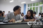 83岁“工科男”爱上古汉语，他跟相差60岁的“同学”一起上大学！ - 重庆晨网
