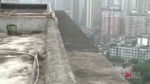 九龙大厦数吨重屋檐坠落 抢险工作已经展开 - 重庆晨网