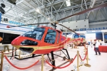 图为直升机“飞进”西洽会展厅。　　  记者 罗斌 摄 - 重庆新闻网