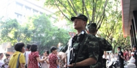 高考首日 主城区数百名武警为考生保驾护航 - 重庆晨网