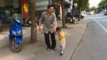想想都害怕！3岁宝宝独自坐上公交走了7公里 - 重庆晨网