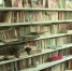 八旬老人数十年藏书上万册 60平米蜗居变小型“图书馆” - 重庆晨网