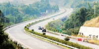 　　6月12日，在建的江习高速公路进入施工收尾阶段，该公路有望月底通车。记者 罗斌 摄 - 重庆新闻网