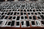 带着上千块手机屏幕飞抵重庆的他们 却是在走私洋垃圾 - 重庆晨网