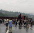 万利高速发生车祸，一大货车险些冲出大桥 - 重庆晨网