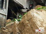 画面震撼！彭水一小区旁山体垮塌 大量泥石冲进居民家 - 重庆晨网